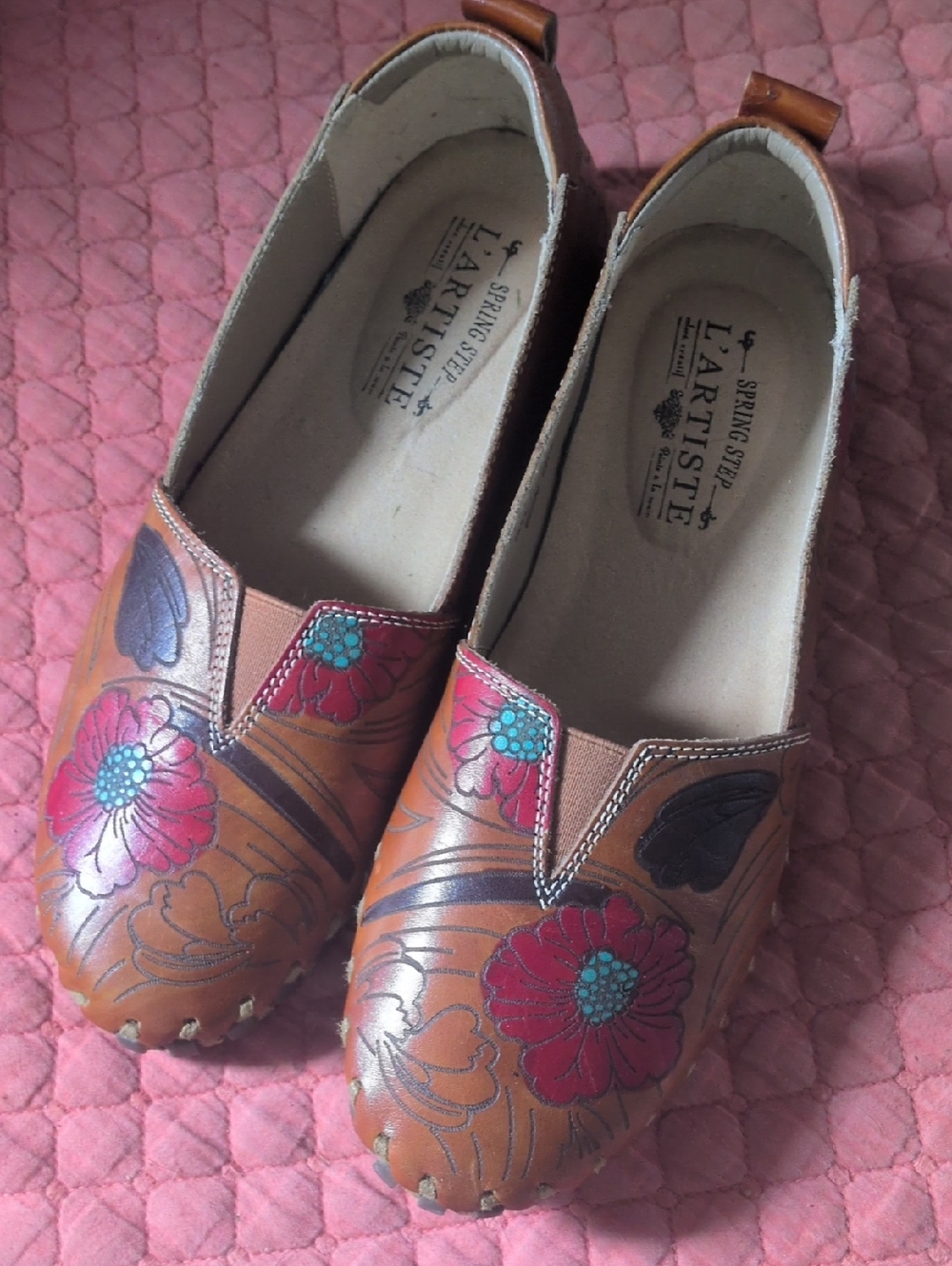 L'Artiste Women's Tan Floral Leather Slip-On Loafers
